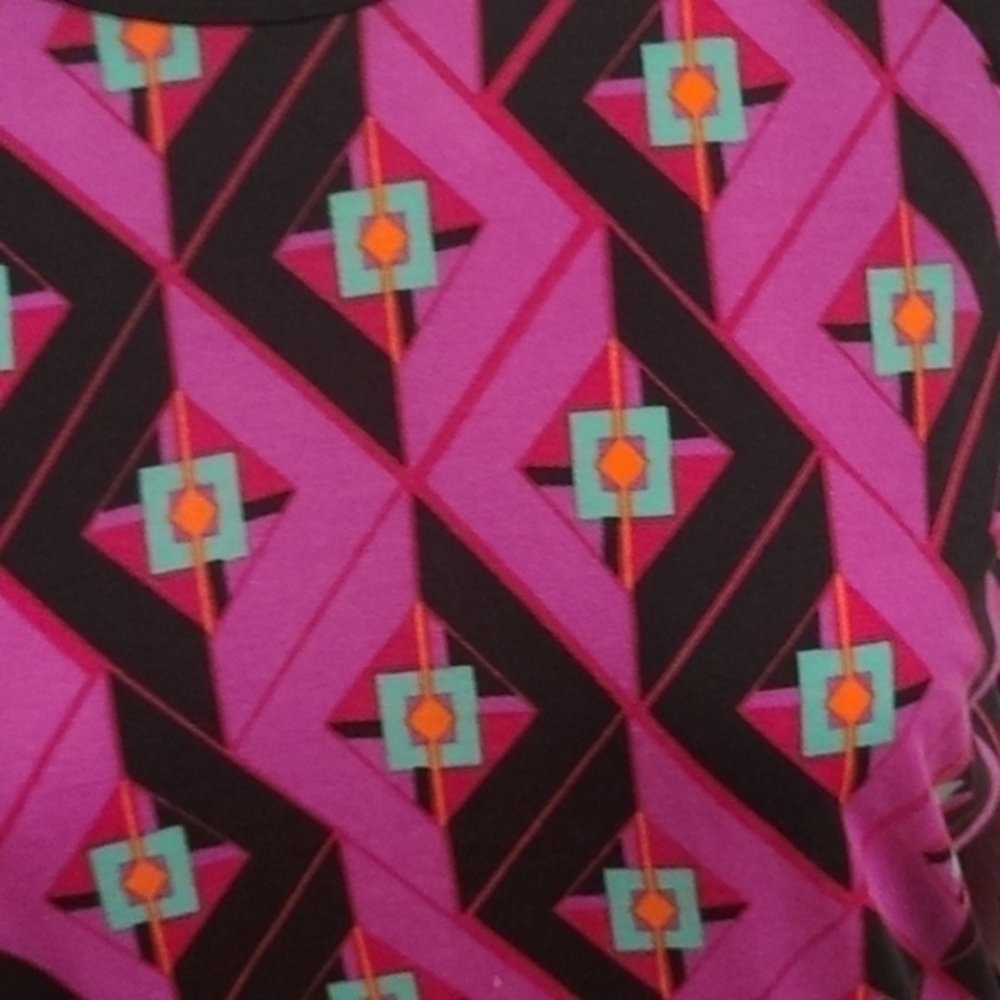 [LulaRoe] Box Randy Tee - Size S - Picture 2 of 8